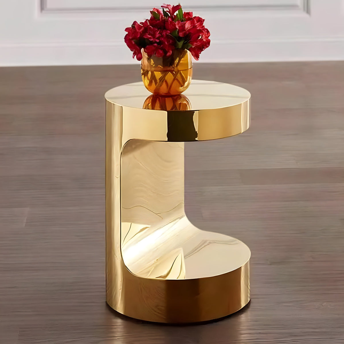 Mirror-polished C-shaped side table in gold